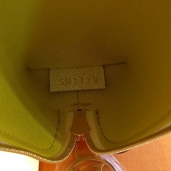 Louis Vuitton MONOGRAM GIANT ELIZABETH Pouch - Picture 8 of 8